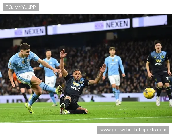 伯恩利福斯特脚下处理更稳健，短传配合极清晰