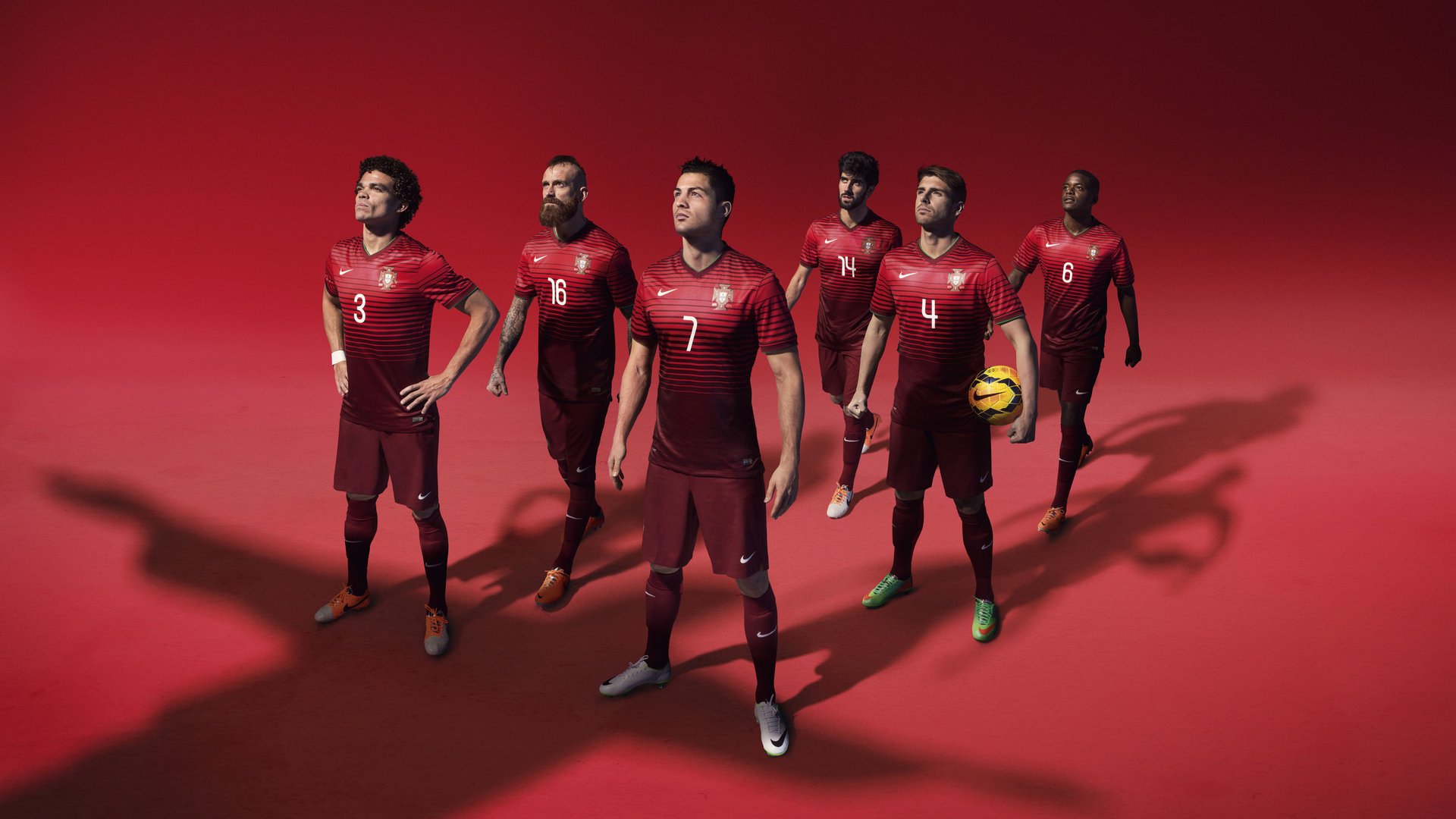 欧冠赛场父子档：球星之子首次亮相欧冠完成传承